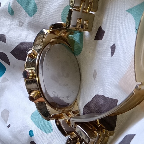 Watch - Picture 3 of 3